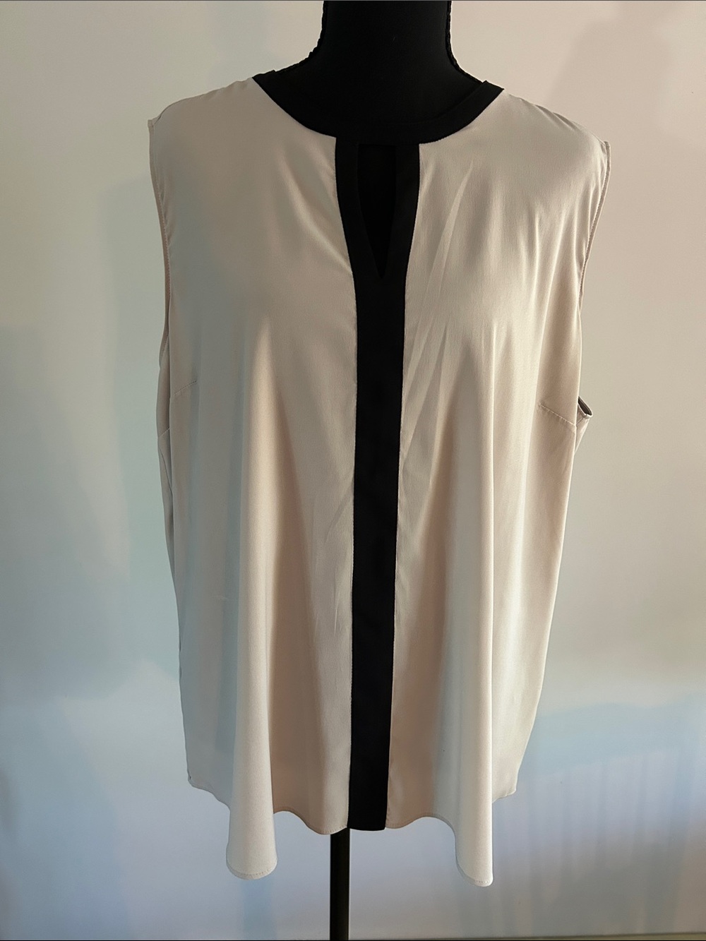 Tahari Cream Sleeveless Blouse with Black Center Panel